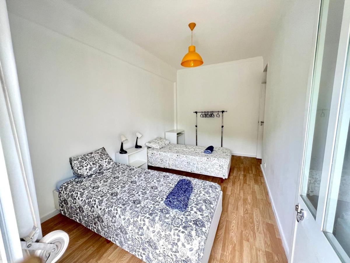 Almada Big Flat Next To Lisbon And Caparica Beach Exterior photo