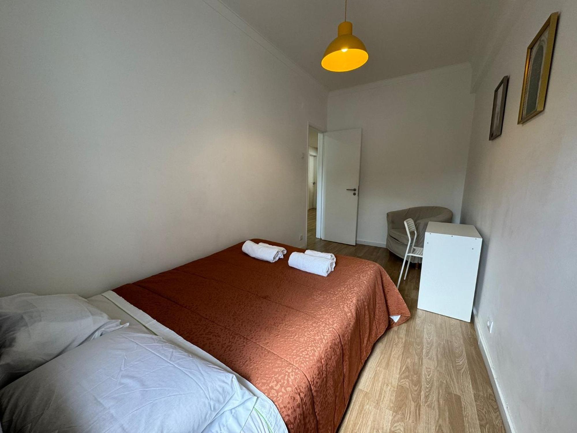 Almada Big Flat Next To Lisbon And Caparica Beach Exterior photo